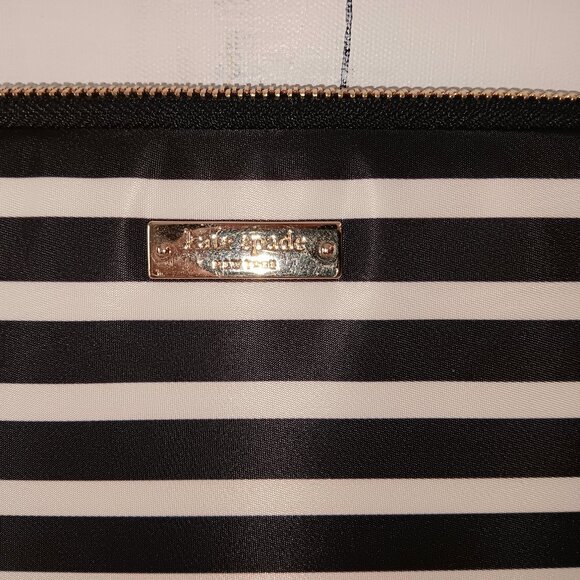 NWOT ~ Kate Spade Black and White Striped Laptop Sleeve Bag with Zip Closure.💻 - Picture 4 of 5